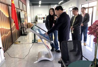 绥化市副市长吴永久深入代众公司走访调研