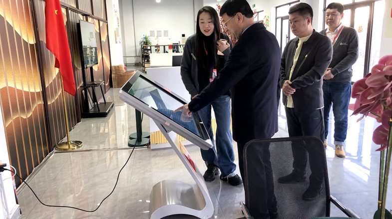 绥化市副市长吴永久深入代众公司走访调研
